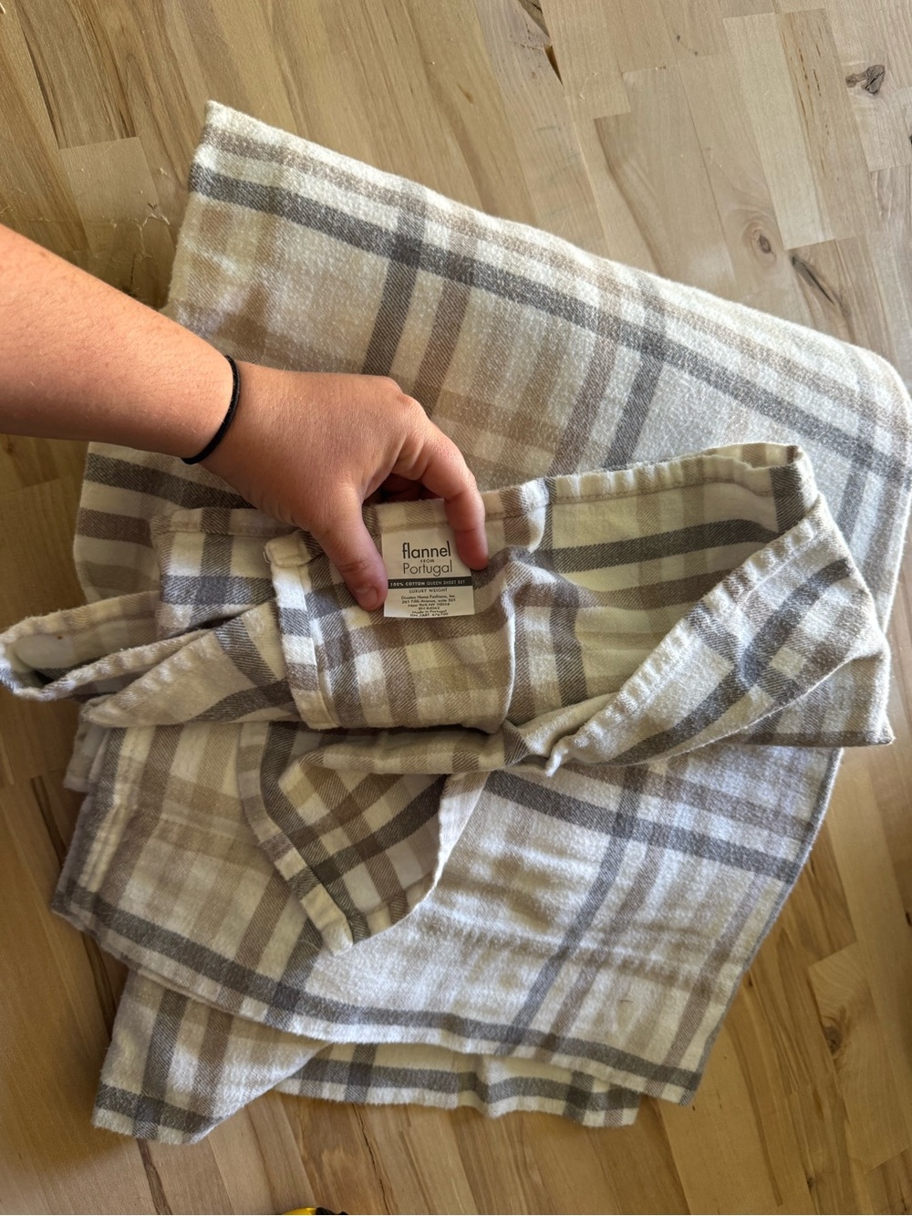 Queen sized cotton flannel top sheet - Picture 3 of 3